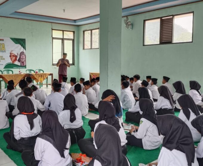 Pengurus Komisariat IPNU/IPPNU MTs Ma'arif NU 1 Gumelar Adakan MAKESTA