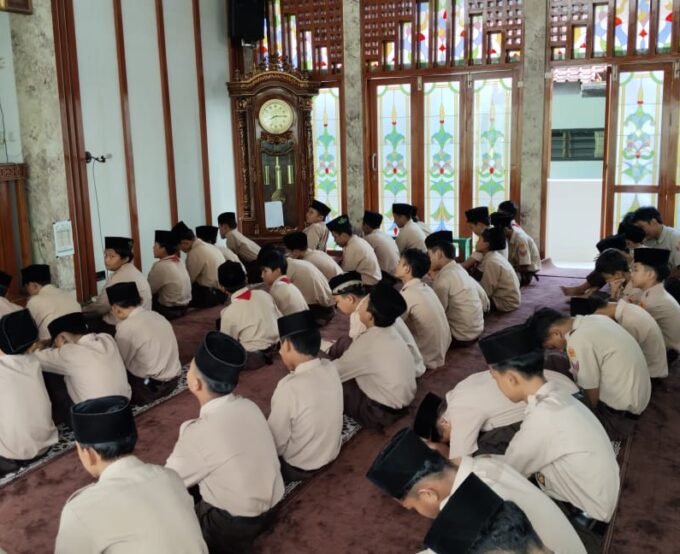 Bijak dan Cerdas Bermedia Sosial dalam Islam